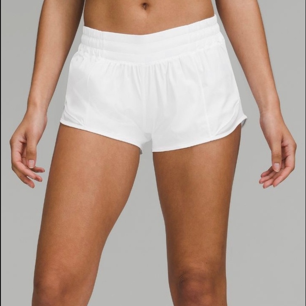 Lululemon Hotty Hot Low-Rised Lined Shorts 2,5”